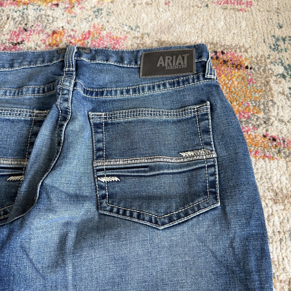 Ariat M5 Straight Fit Jeans Mens 33x30 Blue Medium Wash Denim Western Cowboy - Picture 2 of 8